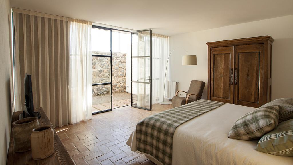 Gasthaus Mas Valenti 1511 Vall-Llobrega Zimmer foto