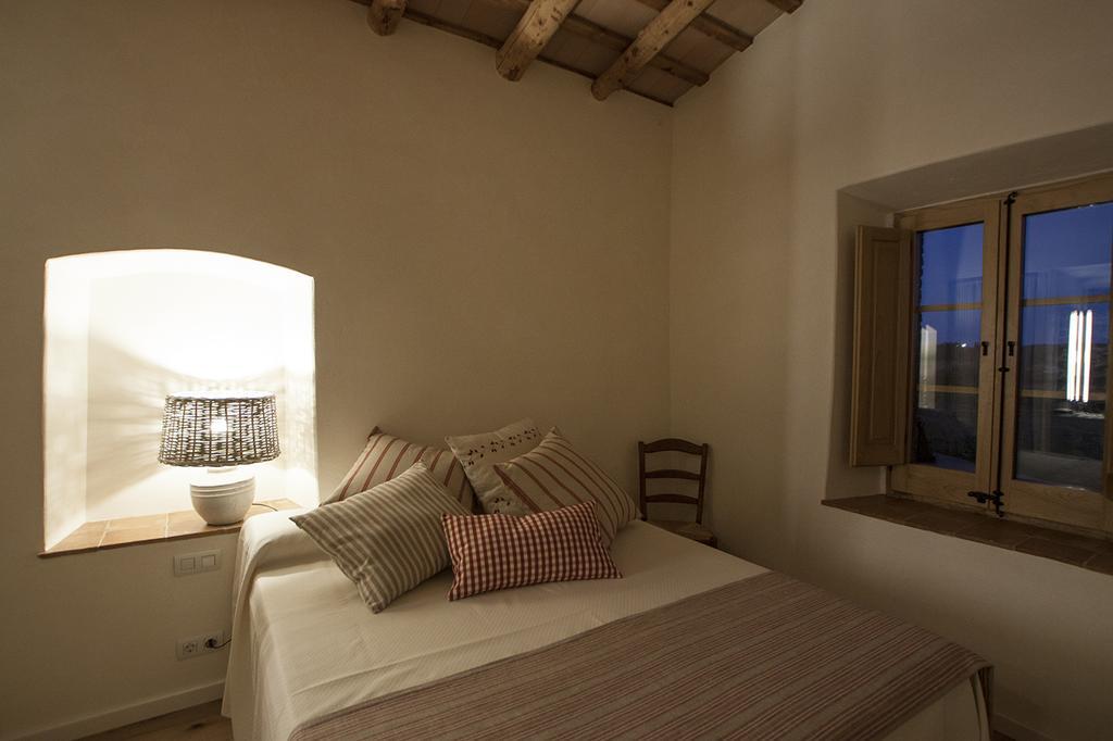 Gasthaus Mas Valenti 1511 Vall-Llobrega Zimmer foto