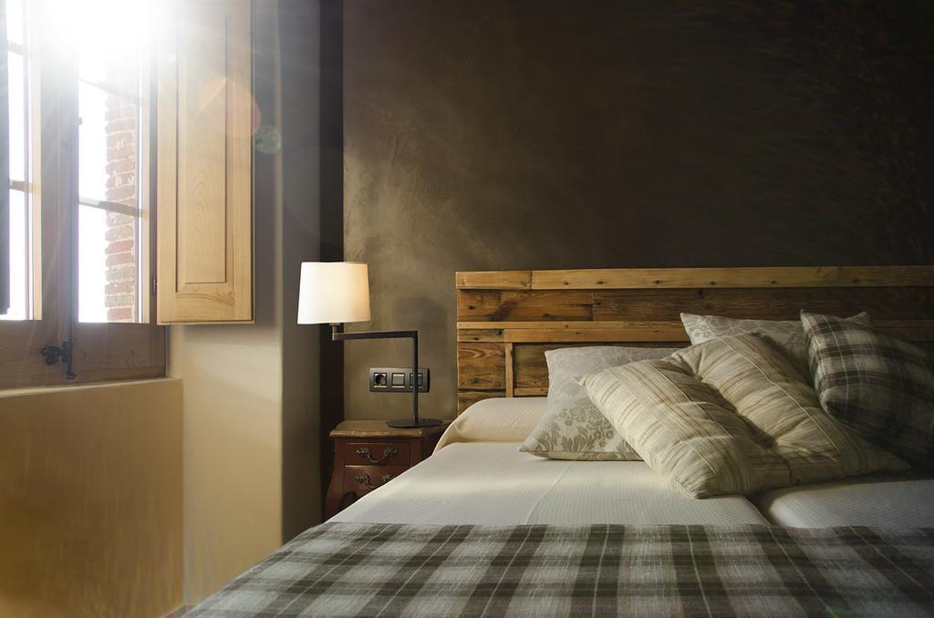 Gasthaus Mas Valenti 1511 Vall-Llobrega Zimmer foto